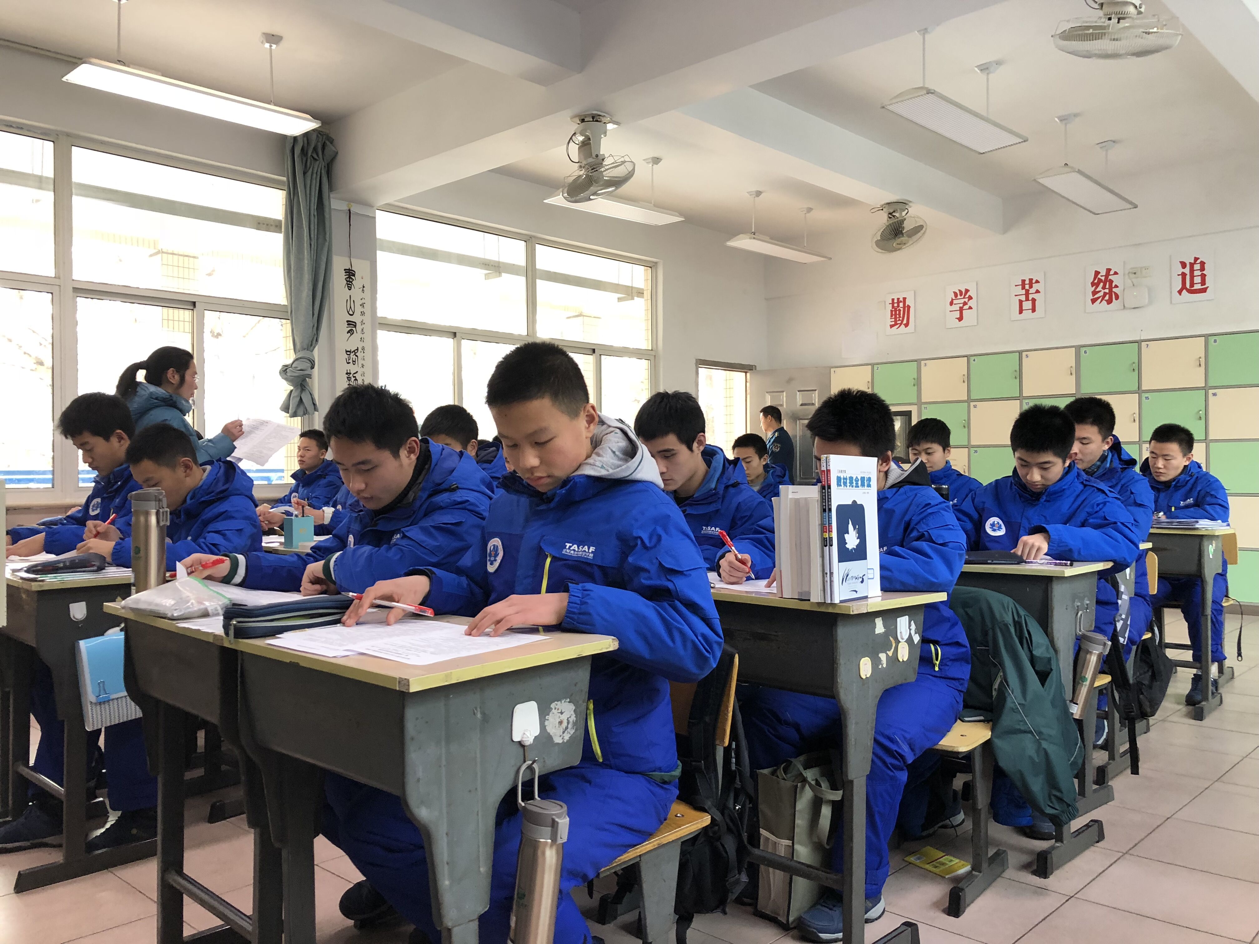 2018年空军青少年航空学校招生启动 在南师附